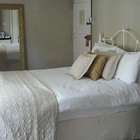 Hotel The Fox Goes Free Chichester Exterior foto